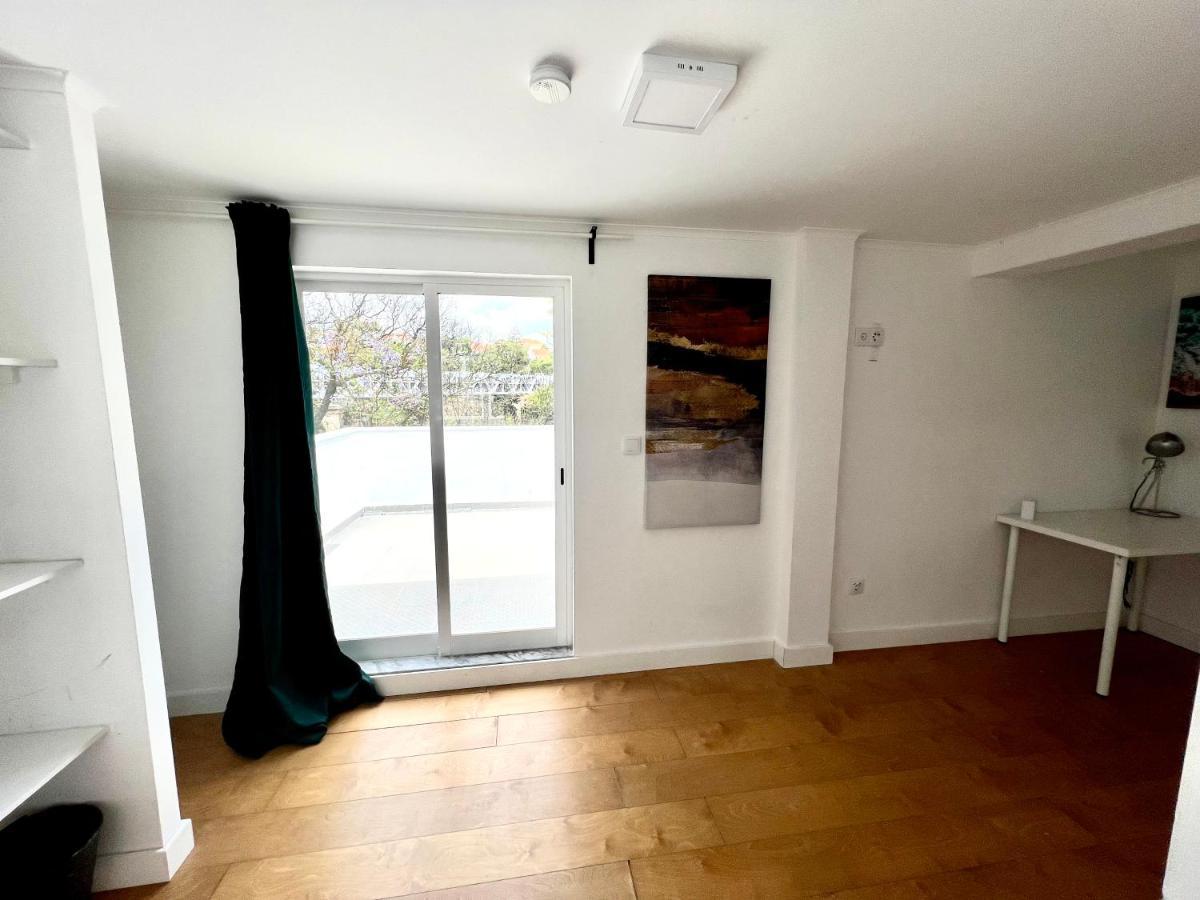 Oeiras Beach Private Room 9 - Double Bedroom With Shared Bathroom & Terrace Exterior foto